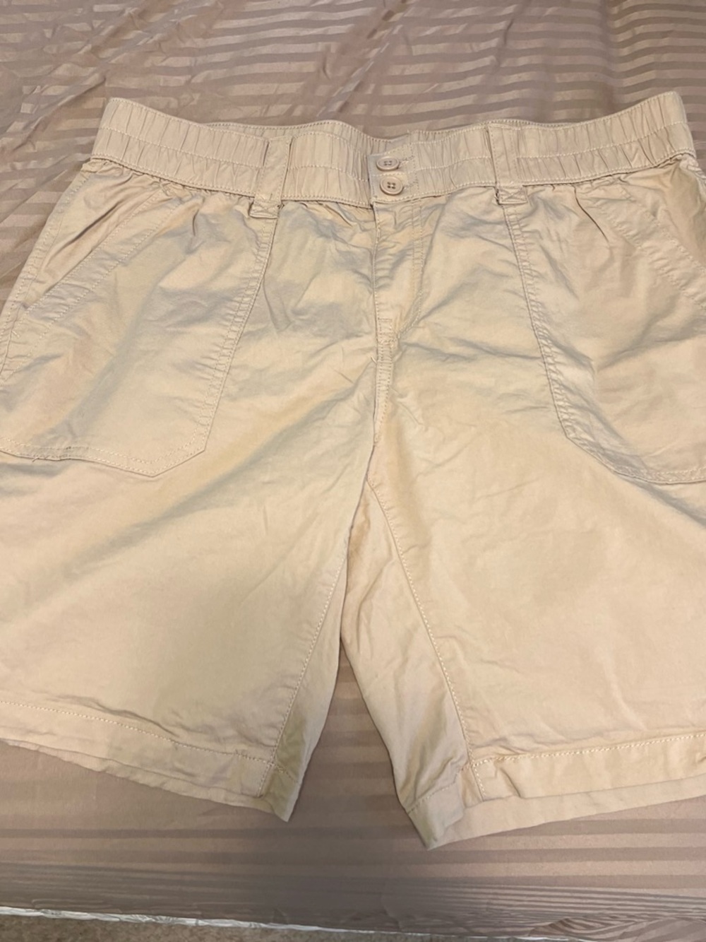 Men's Flat Front Casual Shorts in Cream